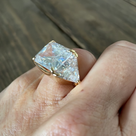 Square Bling Ring - Picture 6 of 7